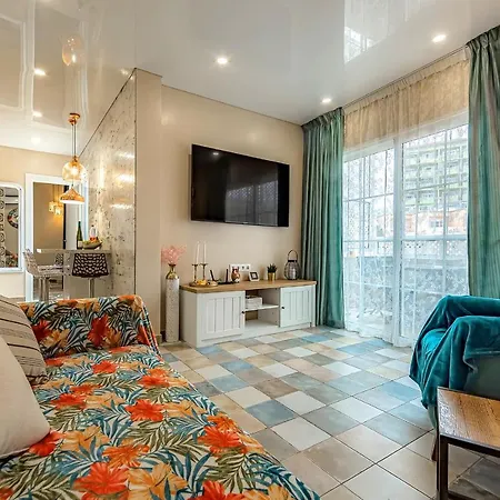 Luxury Two-bedroom Four Seasons Апартаменты Адехе