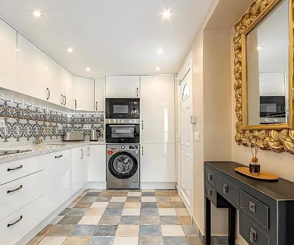Luxury Two-bedroom Four Seasons Daire