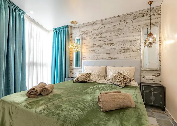 Luxury Two-bedroom Four Seasons Daire